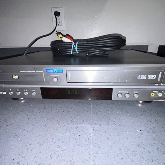 Samsung DVD/VHS Dual Deck DVD-V2000 4 Head Hi-Fi Stereo Dolby Digital. No Remote - Picture 1 of 9